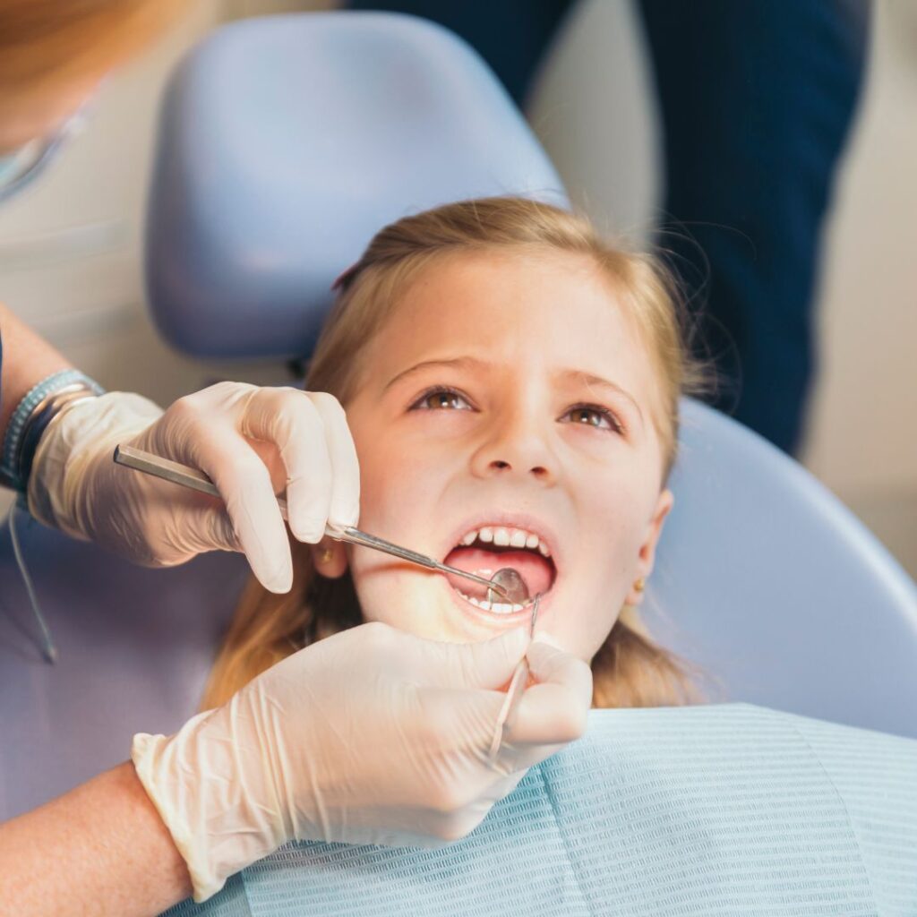 ¿Qué causa la gingivitis en los niños?